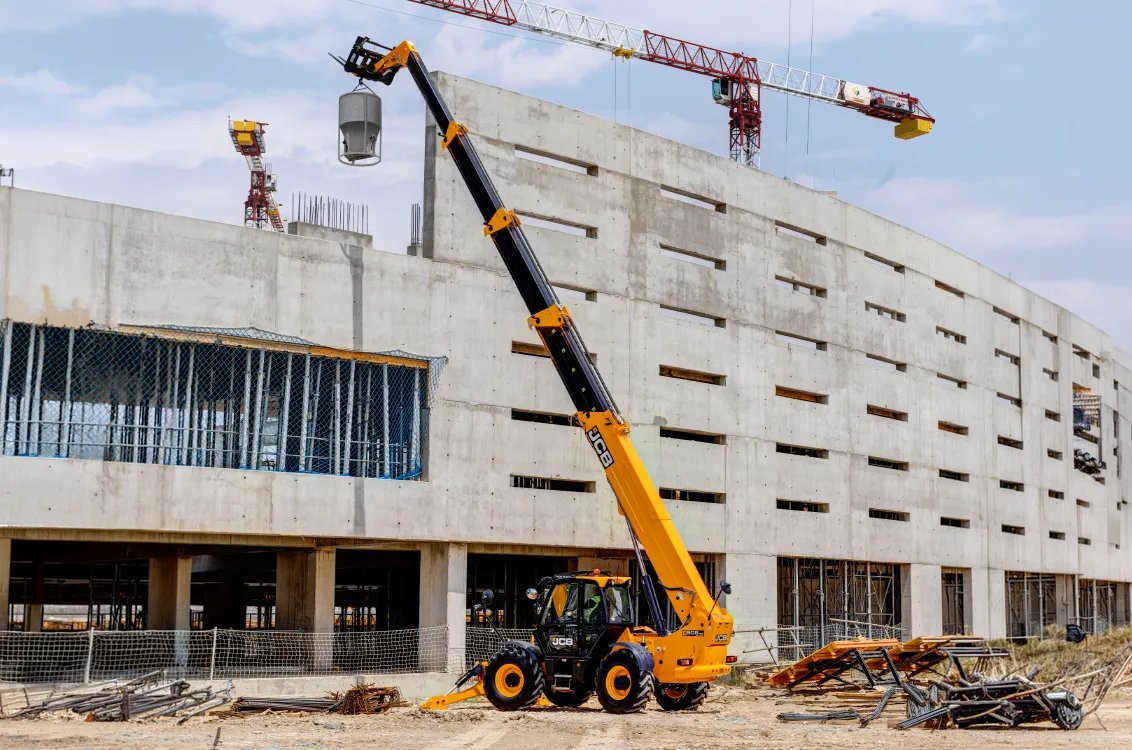 JCB 508-66TC Telehandler showing lift height capability