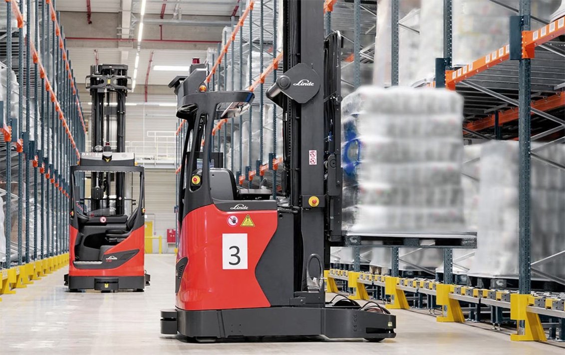 Linde R-MATIC Automated Reach Truck in warehouse