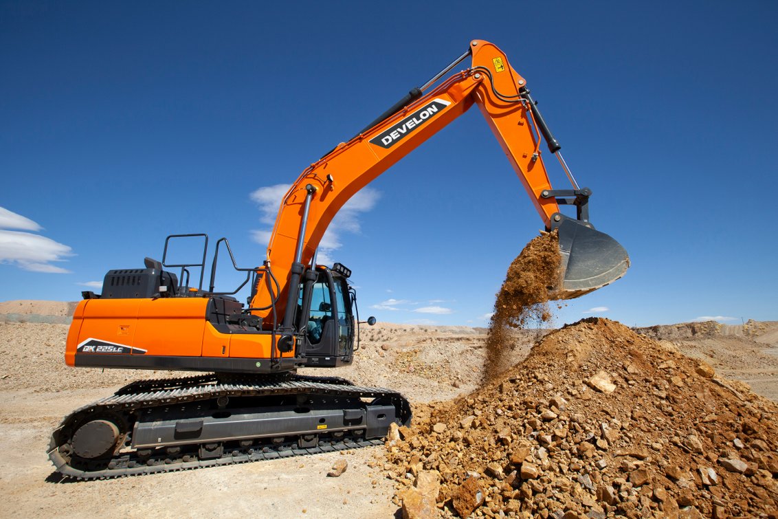DEVELON DX225LC-7 Crawler Excavator digging
