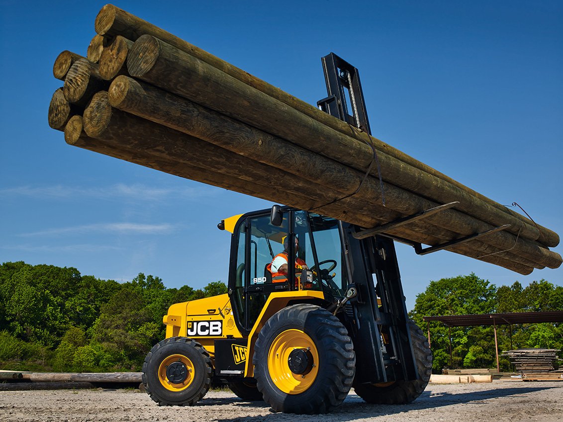 JCB 950 Rough Terrain Forklift moving logs