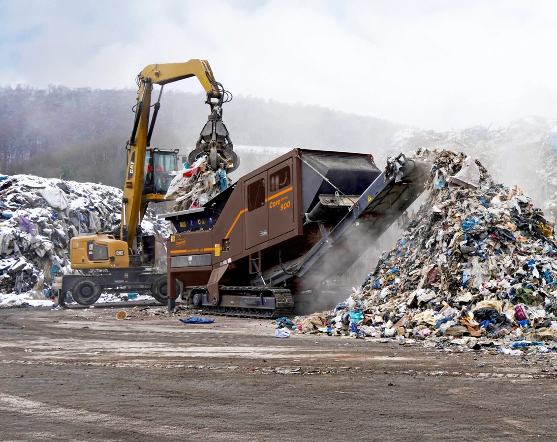 Doppstadt CoreShred 900 Twin-Shaft  Shredder shredding municipal solid waste (MSW)