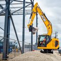 JCB 245XR Crawler Excavator moving gravel