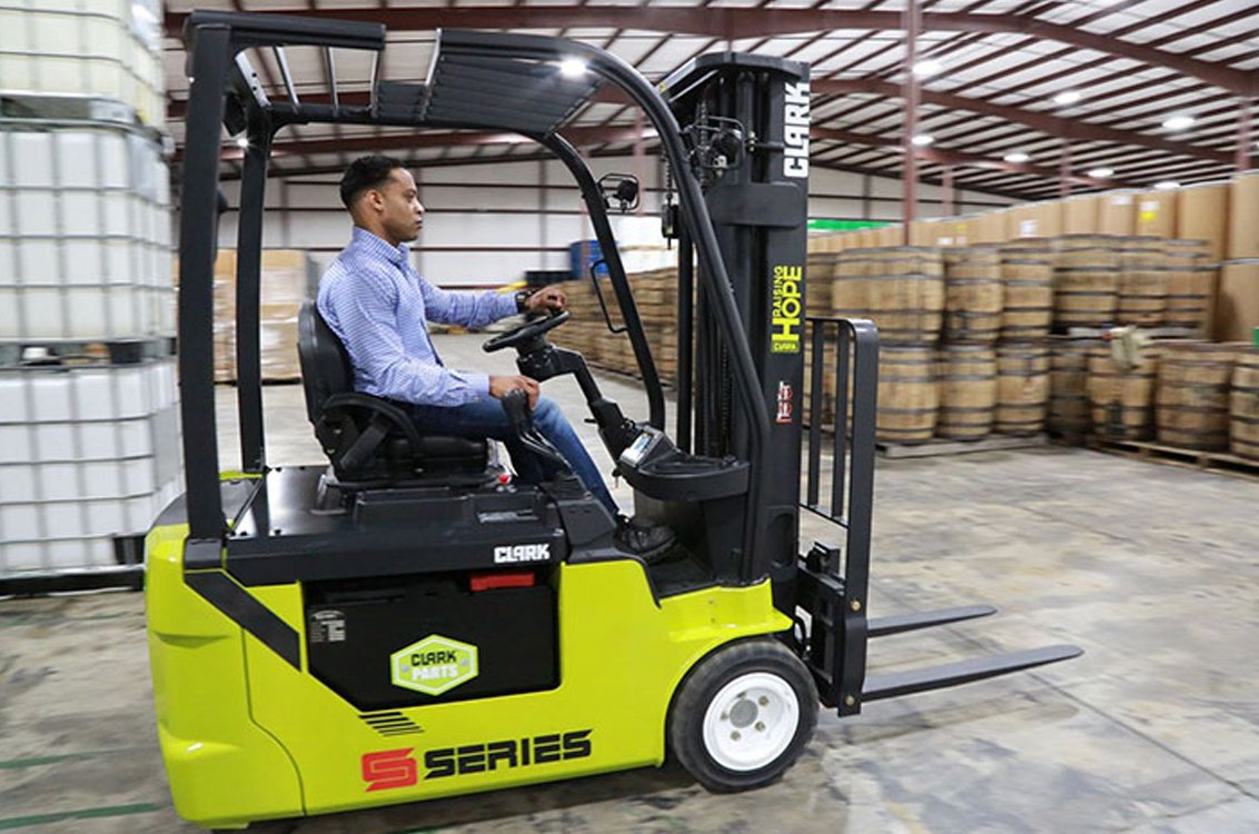 Clark SE17T 3-Wheel Electric Forklift in a warehouse
