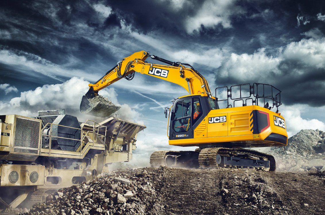JCB 220X Crawler Excavator loading a rock crusher