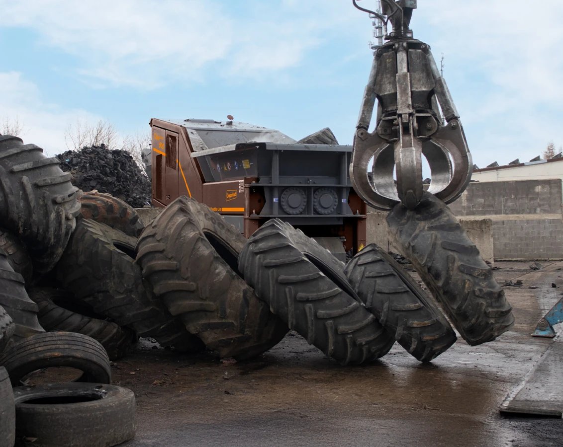 Doppstadt CoreShred 900 Twin-Shaft  Shredder shredding tires