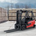 Linde E25 Electric Pneumatic Forklift on distribution yard