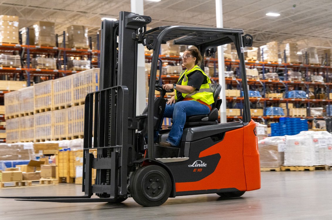 Linde E18 Electric Cushion Forklift in a warehouse