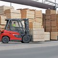 Linde E40/600H Heavy-Duty Electric Pneumatic Forklift on a lumber distribution yard
