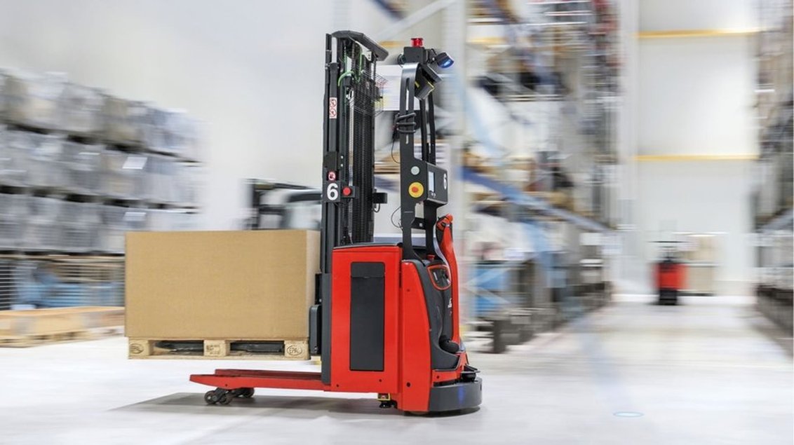 Linde L-MATIC Automated Pallet Stacker in warehouse Linde L-MATIC Automated Pallet Stacker in warehouse