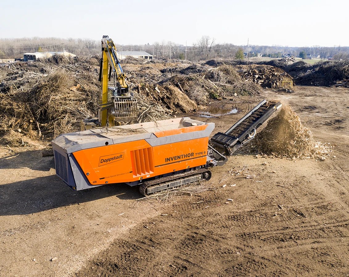 Doppstadt INVENTHOR Type 9 High-Torque Shredder shredding wood waste