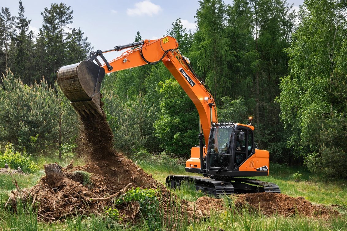 DEVELON DX140LC-7 Crawler Excavator digging