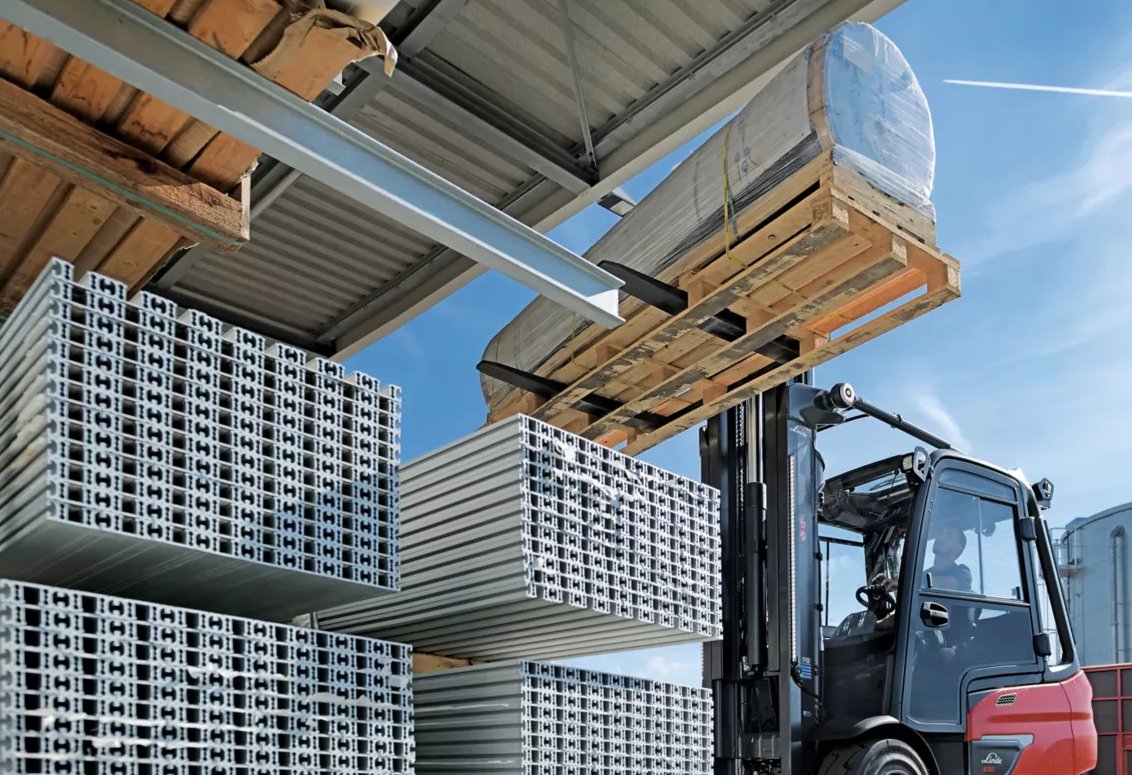 Linde E35 Heavy-Duty Electric Pneumatic Forklift stacking