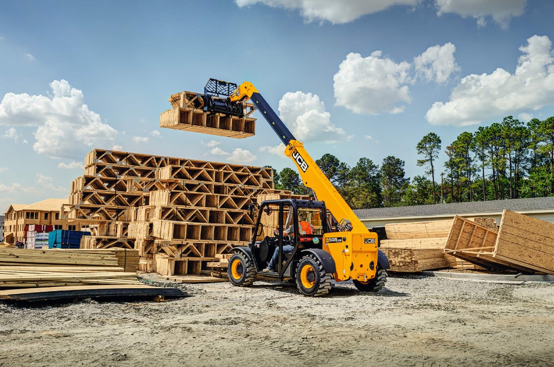 JCB 505-20 Telehandler stacking wood frames