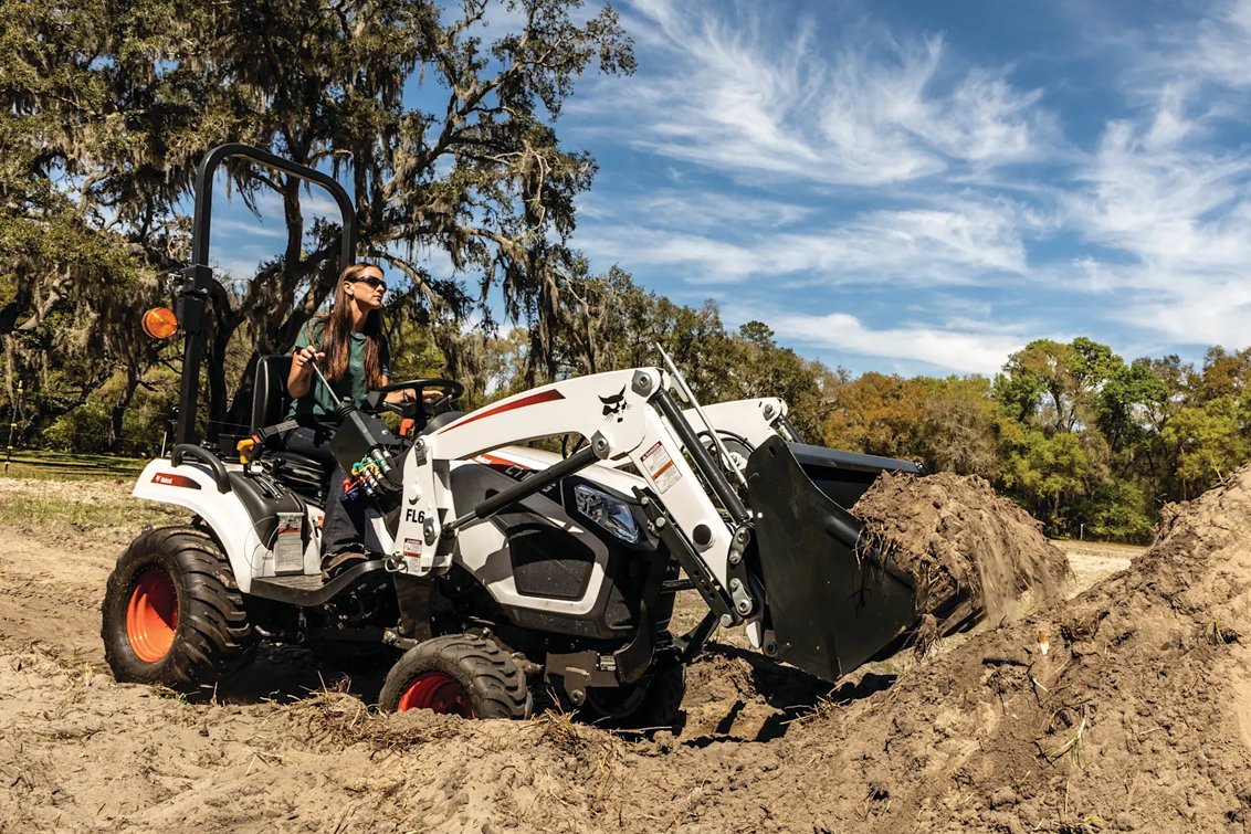 Bobcat CT1025 HST Sub-Compact Tractor moving dirt