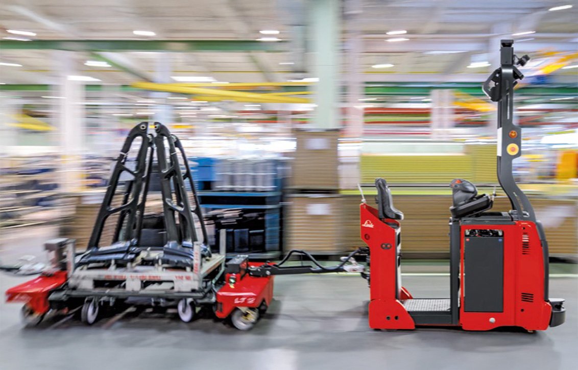 Linde P-MATIC Automated Tow Tractor in warehouse