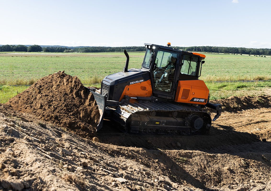 DEVELON DD130 Dozer 