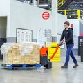 Linde MT15 Electric Pallet Truck moving pallet