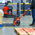 Linde MT12  Electric Pallet Truck lifting