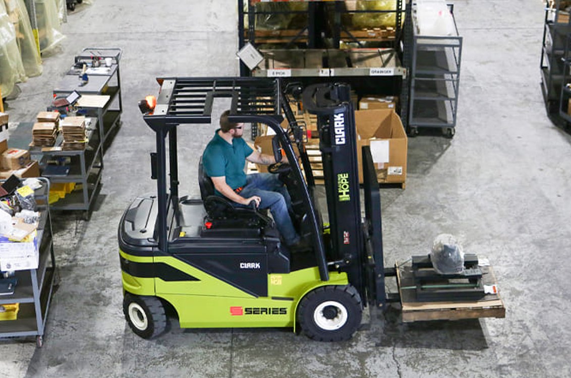 Clark SE30s Electric Rider Pneumatic Forklift in a warehouse