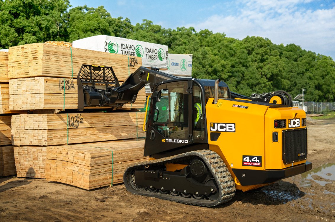 JCB 4TS-8T Teleskid Compact Track Loader stacking lumber
