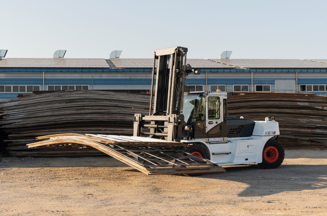 Bobcat DV180S-7 IC Pneumatic Forklift hauling a large quantity of fencing