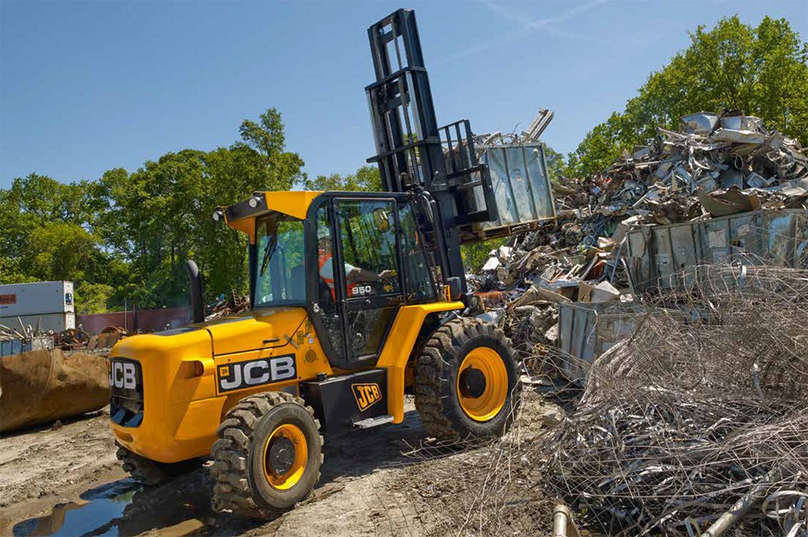 JCB 950 Rough Terrain Forklift moving scrap metal