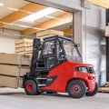 Linde E80 High-Capacity Electric Pneumatic Forklift 