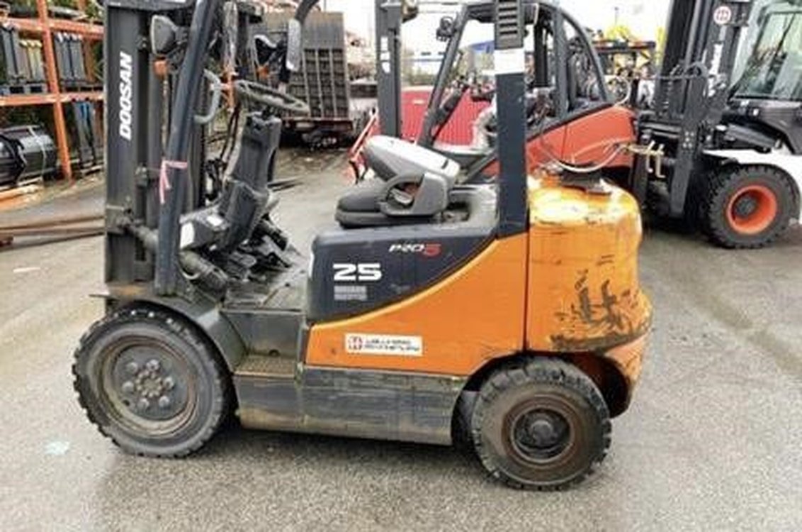 2011 Doosan G25N-7 IC Pneumatic Forklift 