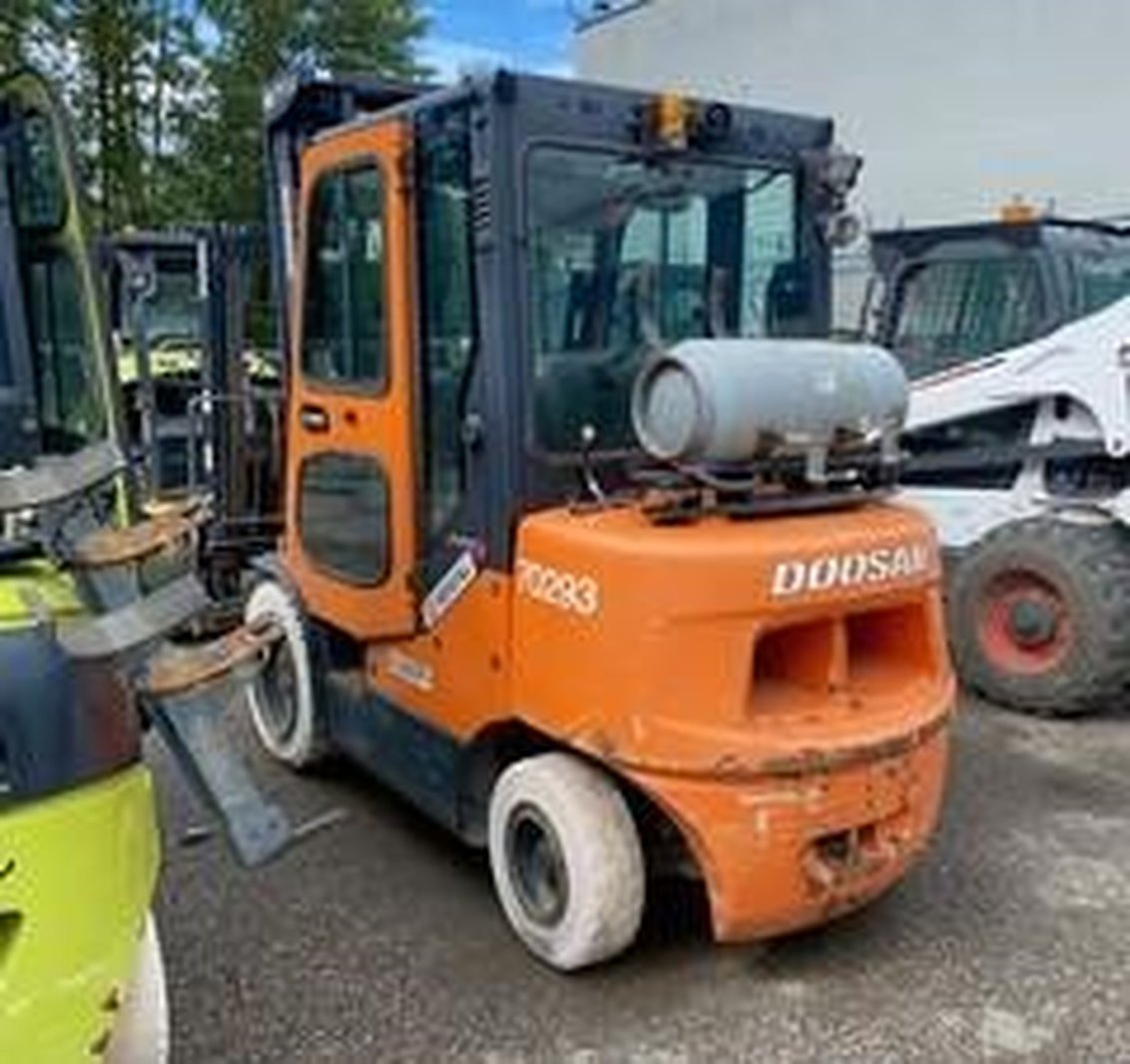 2015 Doosan G35-7 IC-Pneumatic Forklift 