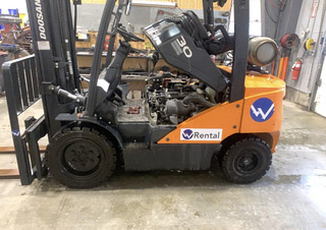 Doosan G30E-5 IC Pneumatic Forklift 