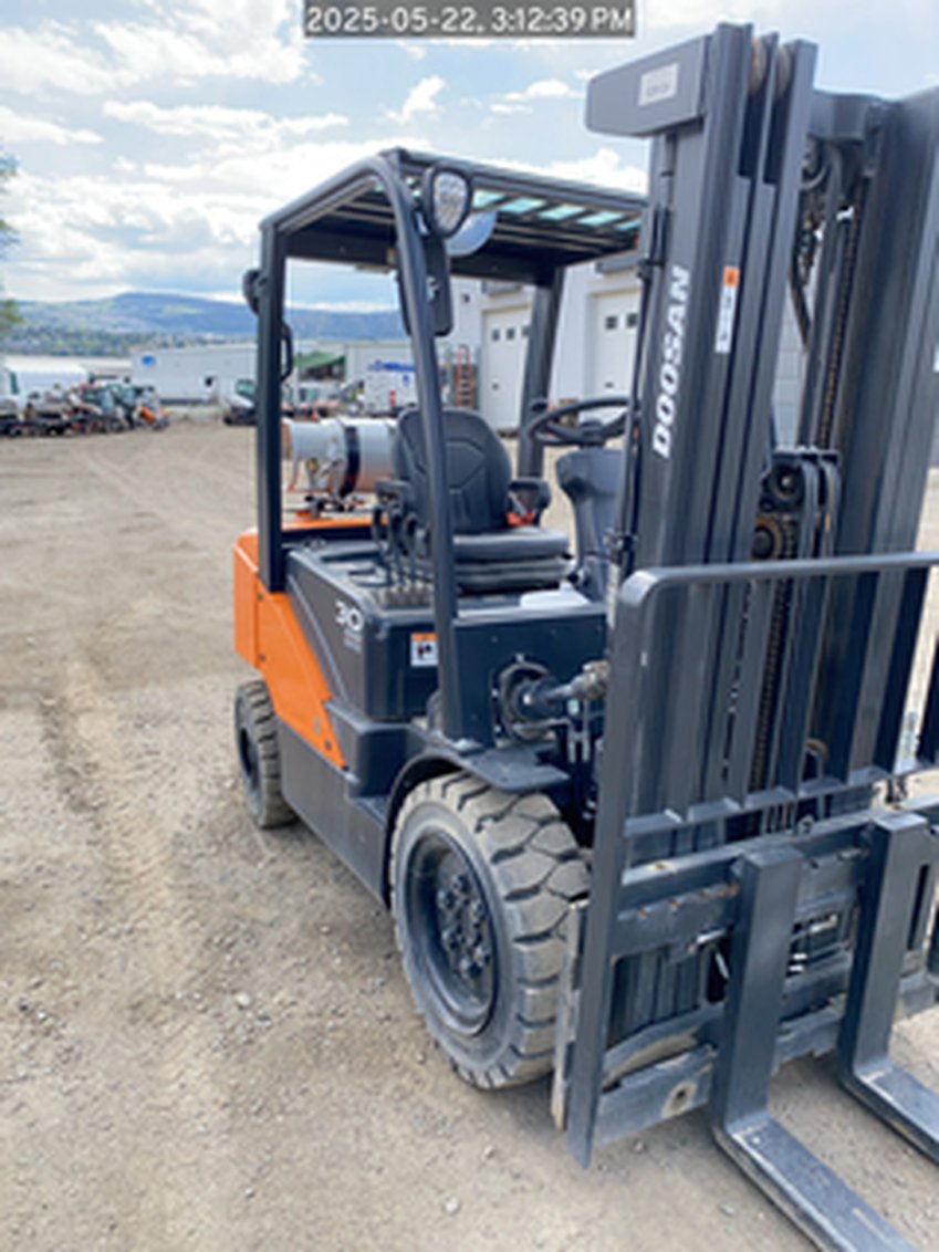 2022 Doosan G30E-5 IC Pneumatic Forklift 