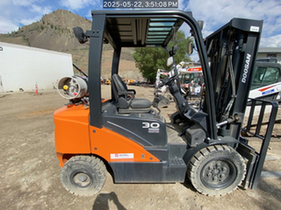 2022 Doosan G30E-5 IC Pneumatic Forklift 