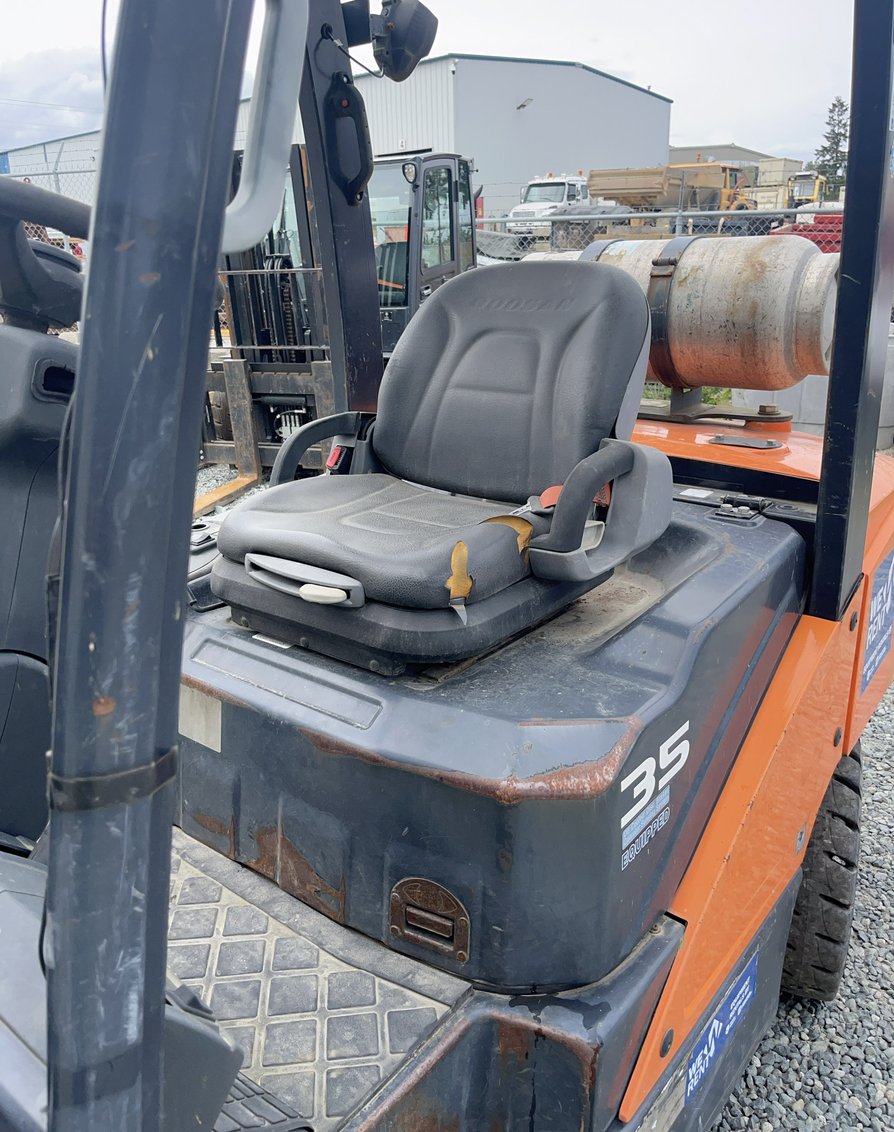 2017 Doosan G35-7 IC-Pneumatic Forklift 