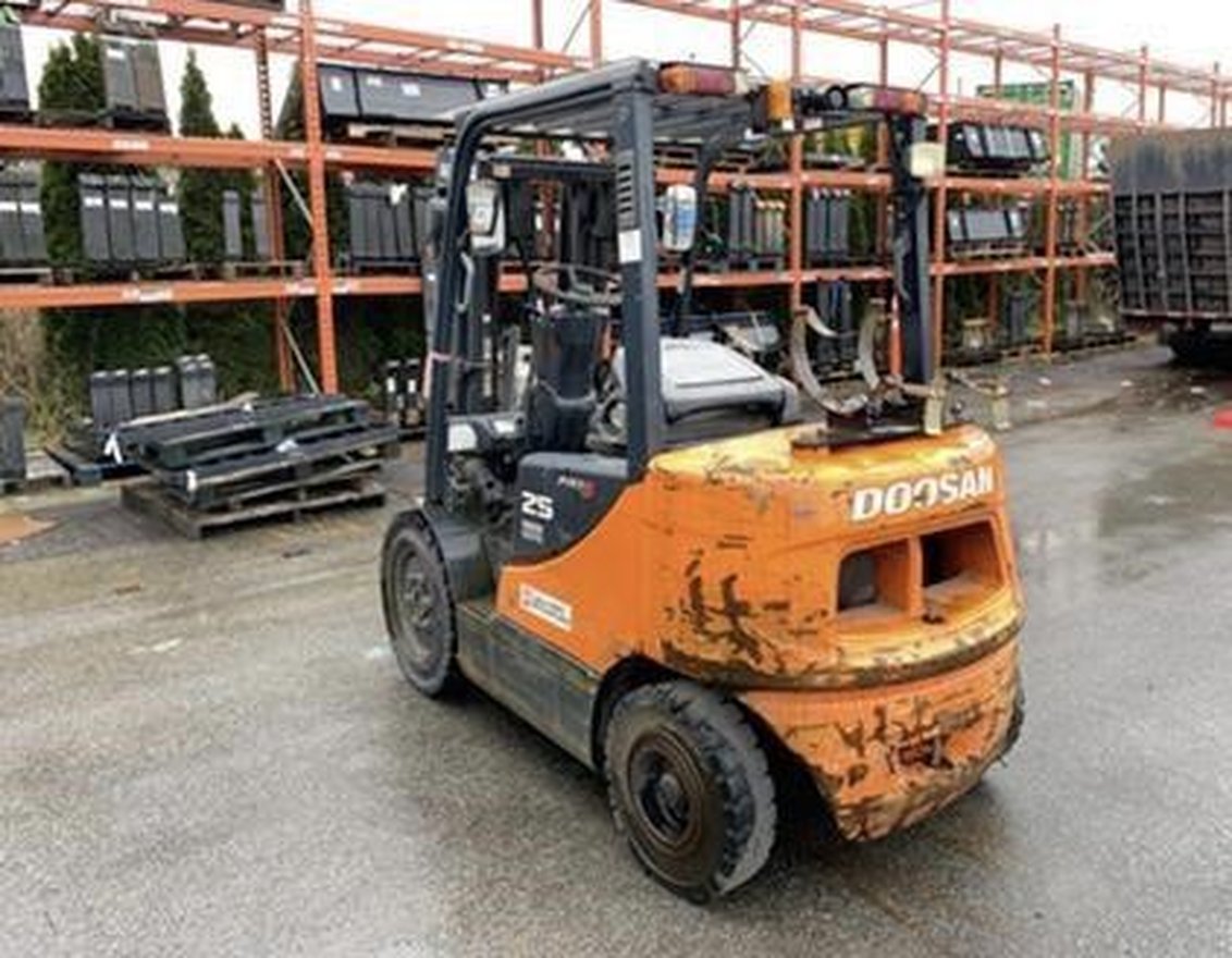 2011 Doosan G25N-7 IC Pneumatic Forklift 