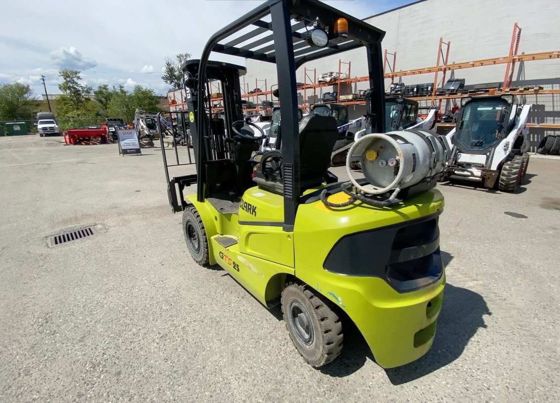 2019 Clark GTS25 IC Pneumatic Forklift 