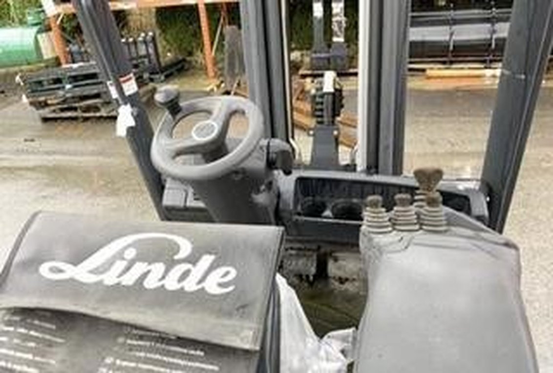2018 Linde H25 IC Pneumatic Forklift 3-Stage 