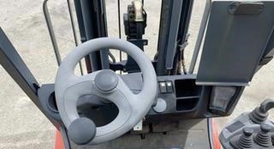 2015 Linde H25 IC Pneumatic Forklift 3-Stage 