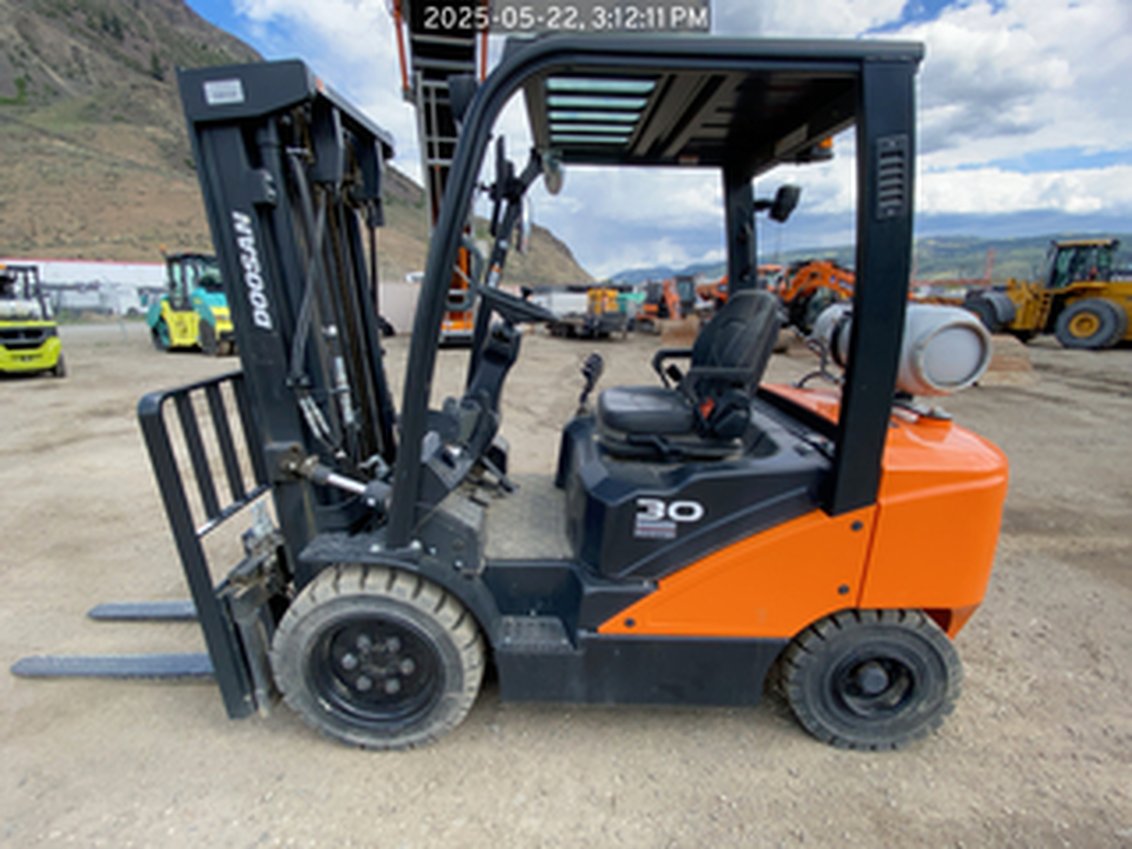 2022 Doosan G30E-5 IC Pneumatic Forklift 