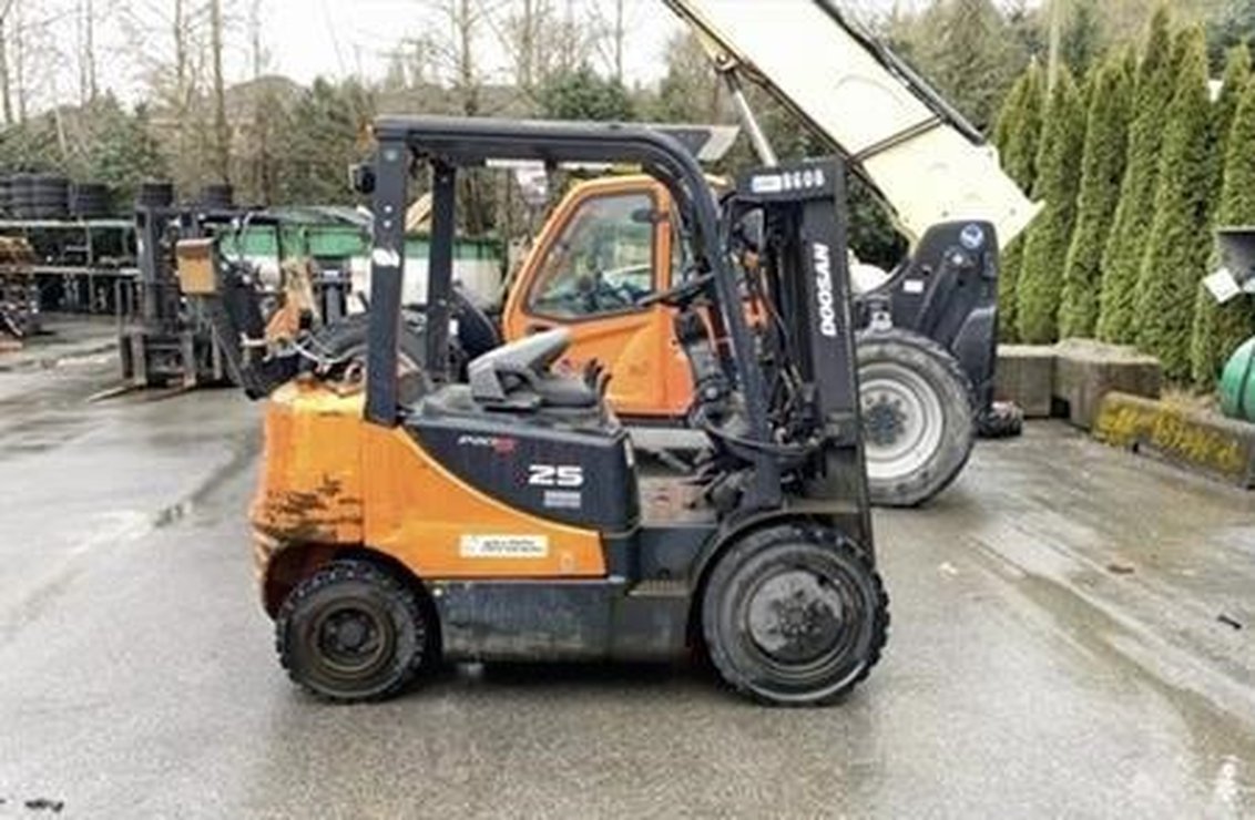 2011 Doosan G25N-7 IC Pneumatic Forklift 