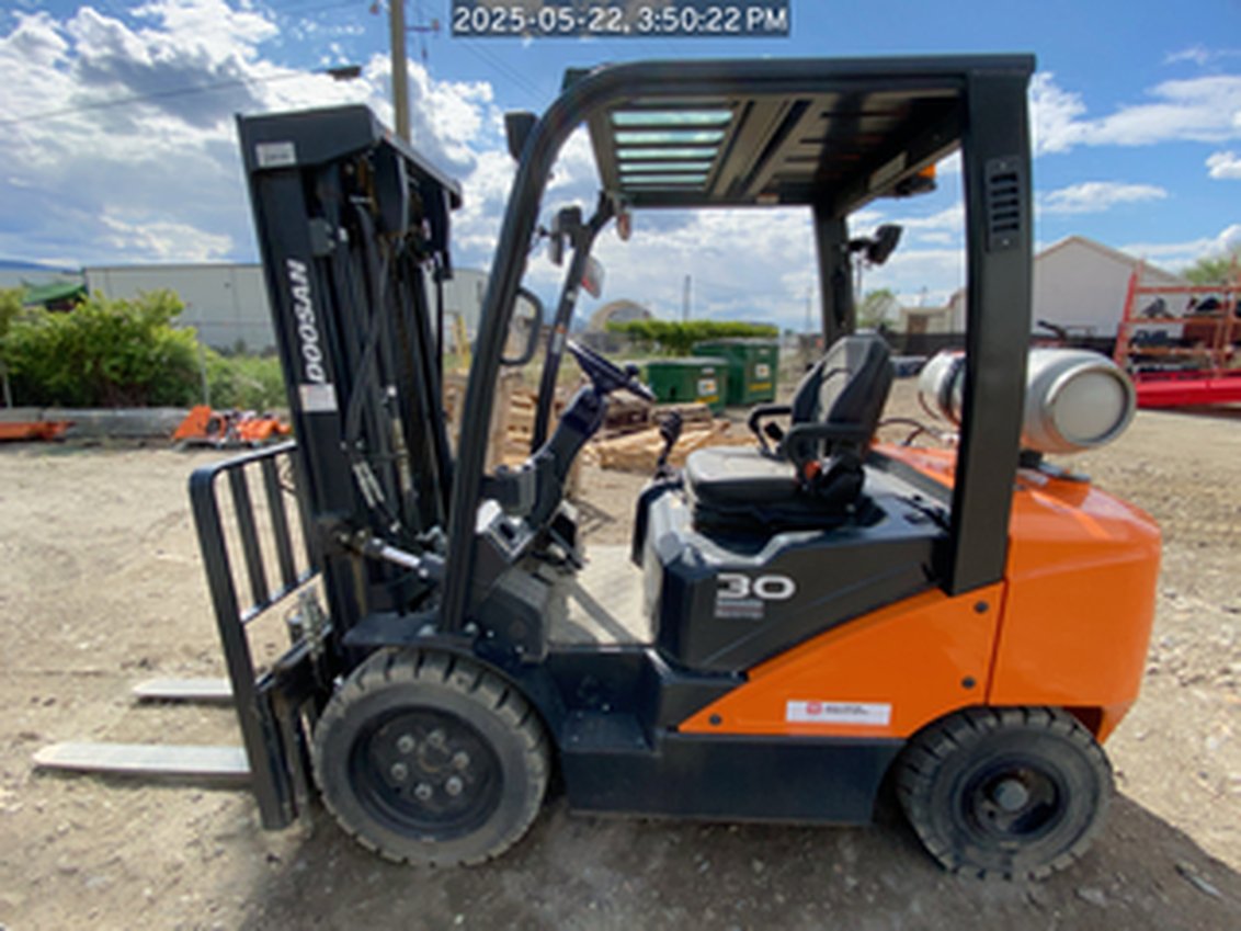 2022 Doosan G30E-5 IC Pneumatic Forklift 