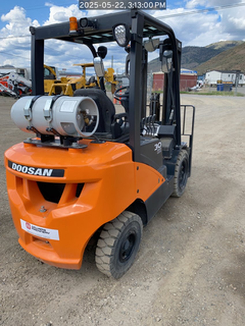 2022 Doosan G30E-5 IC Pneumatic Forklift 