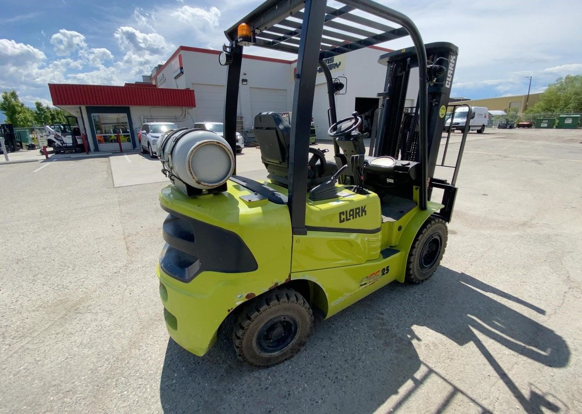 2019 Clark GTS25 IC Pneumatic Forklift 
