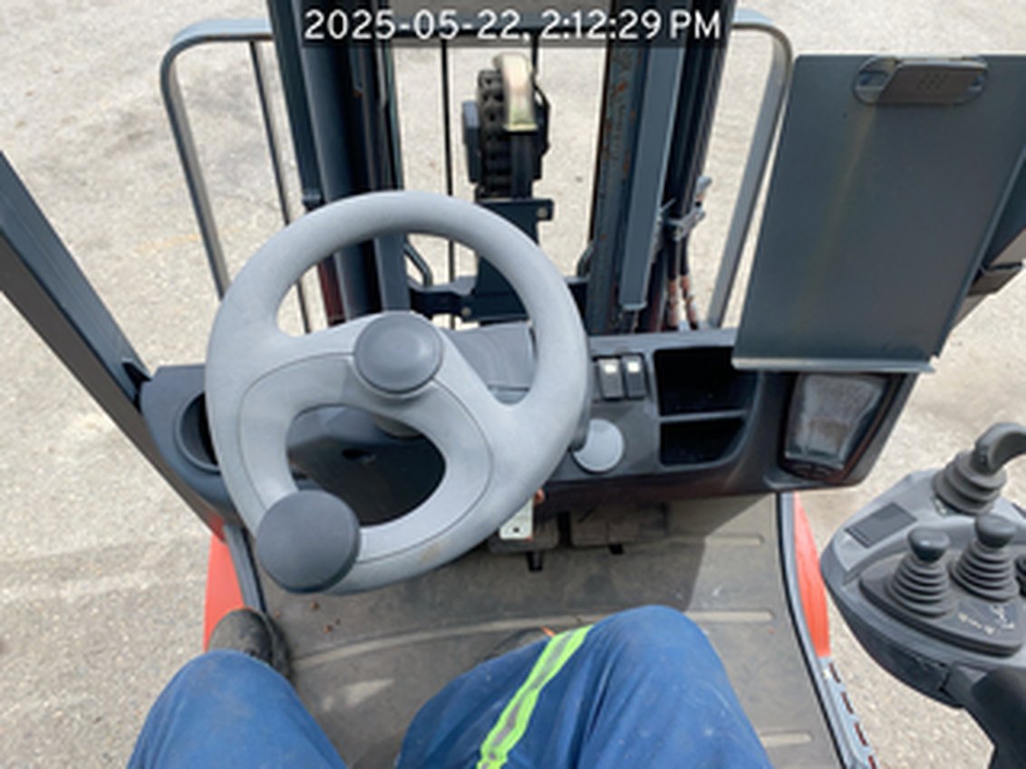 2015 Linde H25 IC Pneumatic Forklift 3-Stage 