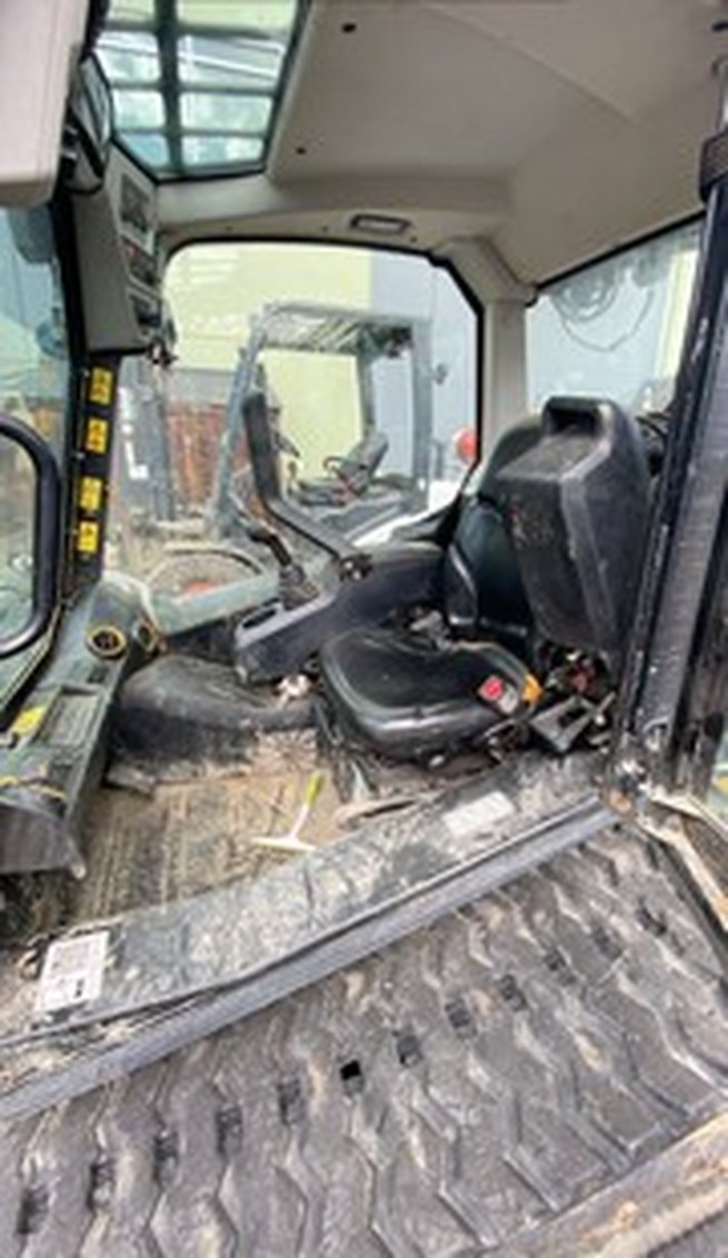 2022 JCB 270T Compact Track Loader 