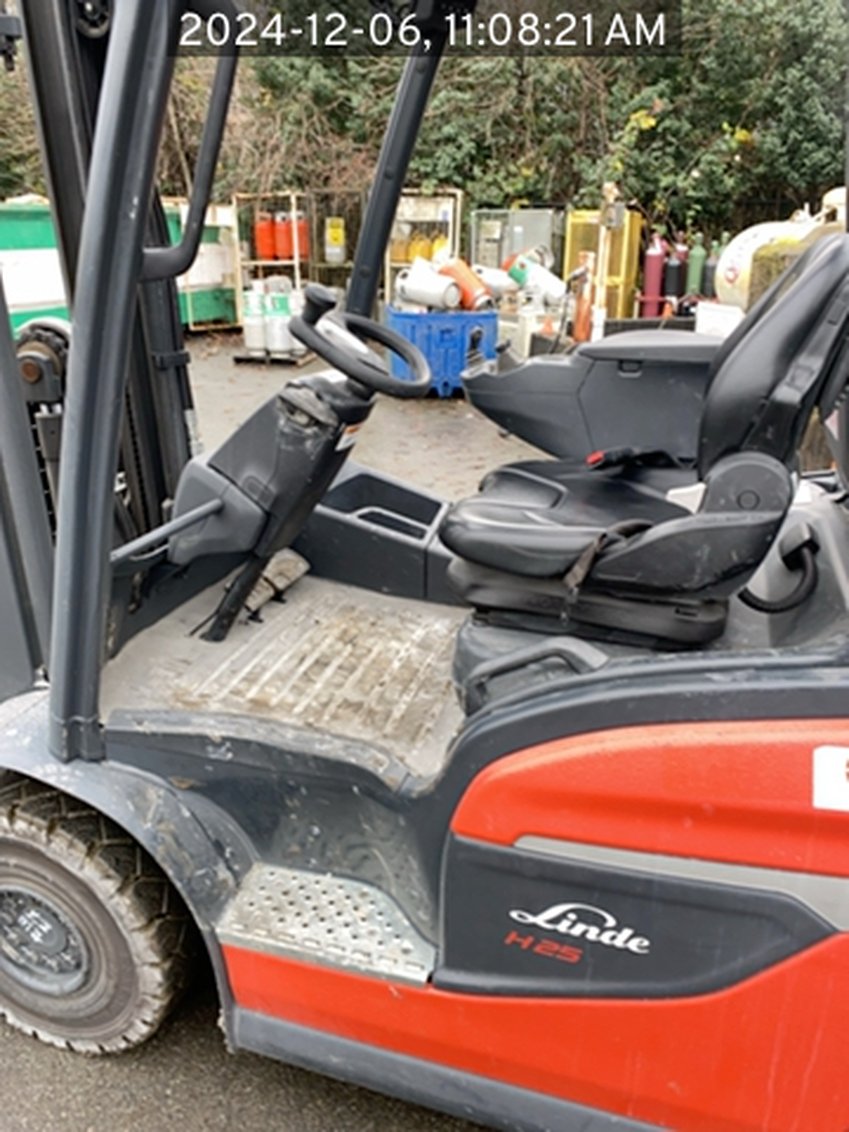 Linde H25 IC Pneumatic Forklift 3-Stage 