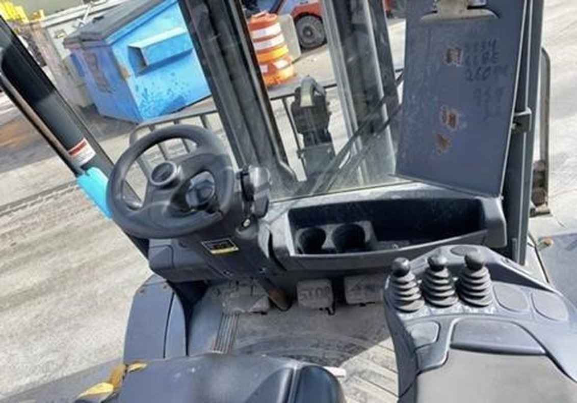 2014 Linde H35 IC Pneumatic Forklift 