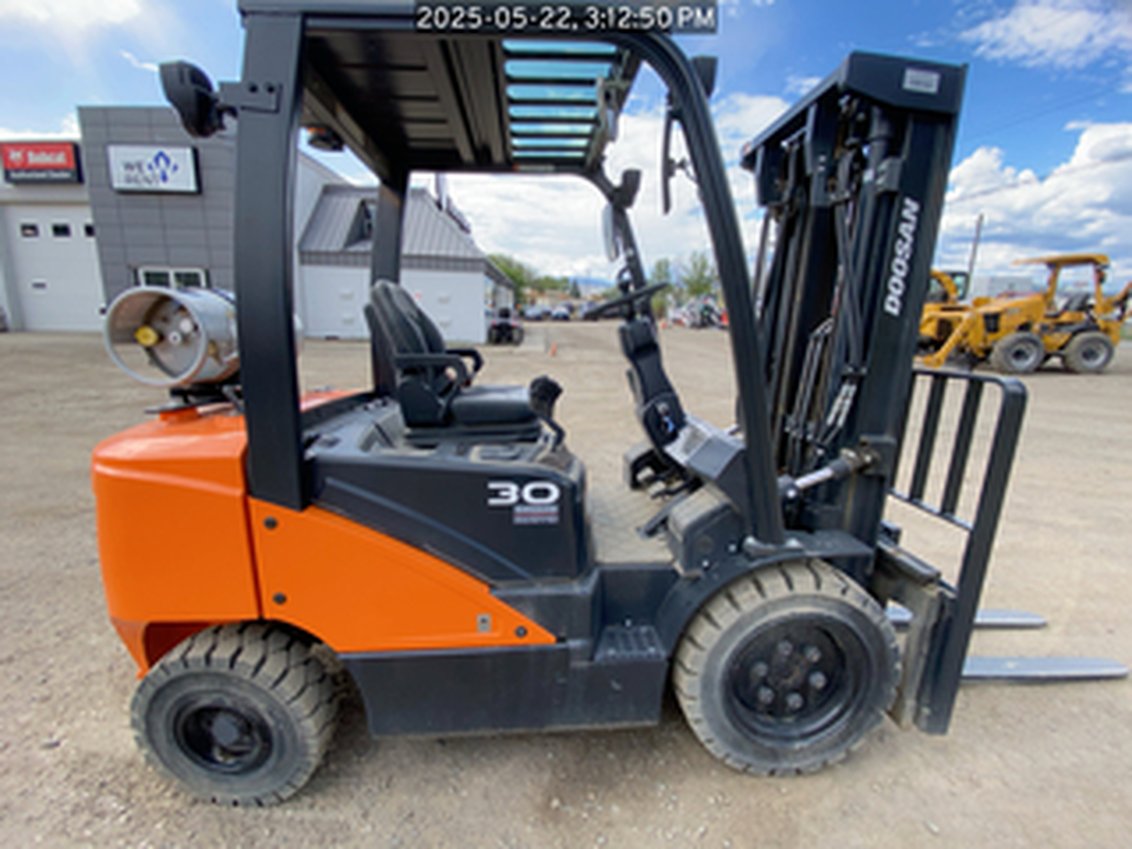 2022 Doosan G30E-5 IC Pneumatic Forklift 