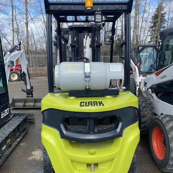 CLARK S25 IC Pneumatic Forklift 