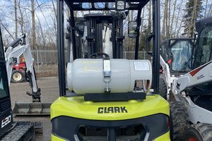 CLARK S25 IC Pneumatic Forklift CLARK S25 IC Pneumatic Forklift