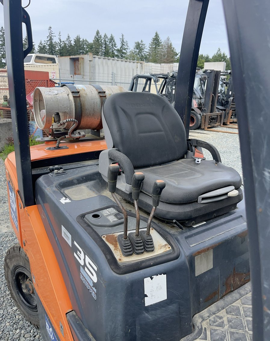 2017 Doosan G35-7 IC-Pneumatic Forklift 
